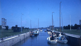 DIA42757 De Voornse sluis; 1968