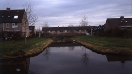 DIA42772 Woonwijk Vogelenzang, gezien vanaf de Lageweg. Rechts het Bonnetpad, links het Rousselpad; ca. 1990