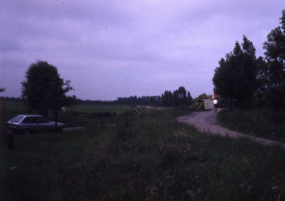 DIA42784 Fietsers bij de Vierde Heulbrug nabij de kruising Breekade en Malledijk; ca. 1990