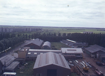 DIA42992 Bedrijven langs de Breeweg en Industriestraat, gezien vanaf de Marrewijkflat; juni 1969