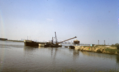 DIA43079 Het graven van het Hartelkanaal; ca. 1969