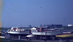 DIA43169 De watersportvereniging langs het Voedingskanaal; ca. 1972