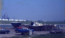 DIA43172 De watersportvereniging langs het Voedingskanaal; ca. 1972