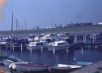 DIA43176 De watersportvereniging langs het Voedingskanaal; ca. 1972