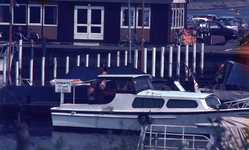 DIA43177 De watersportvereniging langs het Voedingskanaal; ca. 1972