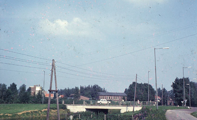 DIA43193 De brug ter hoogte van de Hekelingseweg over de Vierambachtenboezem; ca. 1968