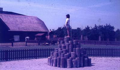 DIA43229 Kinderboerderij De Trotse Pauw; 1972