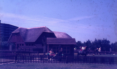 DIA43232 Kinderboerderij De Trotse Pauw; 1972