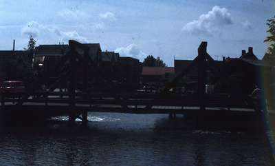DIA43465 Brug over de haven als verbinding tussen de Oostkade en Westkade; ca. 1986
