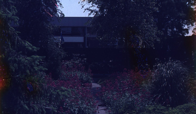 DIA43499 Park naast Winkelcentrum 't Plateau; ca. 1986