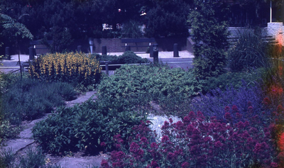 DIA43500 Park naast Winkelcentrum 't Plateau; ca. 1986