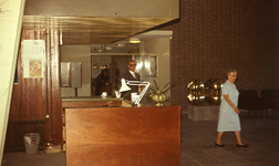 DIA43573 Verzorgingstehuis De Marckenburgh: de ontvangsthal; ca. 1978