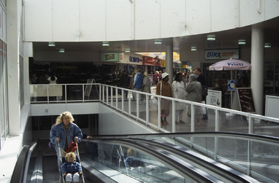 DIA43791 Winkels in de Stadhuispassage; ca. 1999