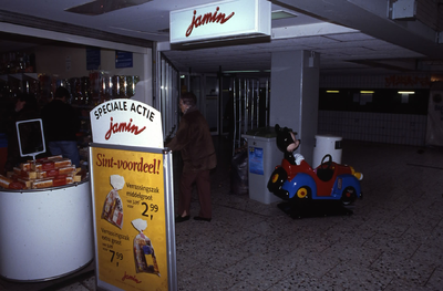 DIA43794 Winkels in de Stadhuispassage; ca. 1999
