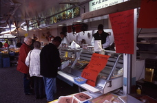 DIA43827 Markt op het Kerkplein: viskraam; ca. 1999