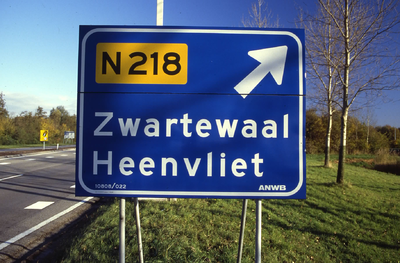 DIA43843 Het Hartelkruis: ANWB-bord richting Heenvliet en Zwartewaal; ca. 1999