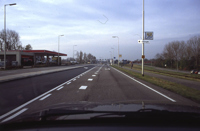 DIA43859 De Groene Kruisweg: over de Spijkenisserbrug nabij het Esso tankstation; ca. 1999