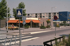 DIA43904 Winkelcentrum Sterrenhof langs de Planetenlaan; ca. 1978