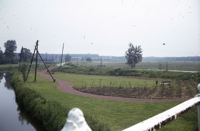 DIA43942 Parkje langs de Vierambachtenboezem naast de Vierde Heulbrug bij de Malledijk; ca. 1978