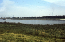 DIA43974 Uitzicht over de Oude Maas vanaf de Nieuw Hongerlandsedijk; ca. 1978