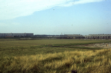 DIA43975 Uitzicht vanaf de Nieuw Hongerlandsedijk: terrein van Baris; ca. 1978