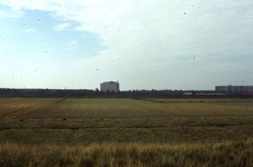 DIA43976 Uitzicht vanaf de Nieuw Hongerlandsedijk: terrein van Baris; ca. 1978
