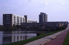 DIA43984 Flat aan de Amerstraat, woningen aan de Hunzestraat; ca. 1999