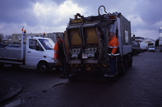 DIA44019 Een vuilniswagen in Spijkenisse; ca. 1999