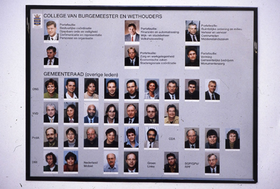 DIA44036 Overzicht van het bestuur van Spijkenisse: portretfoto's van de burgemeester, wethouders en leden van de ...