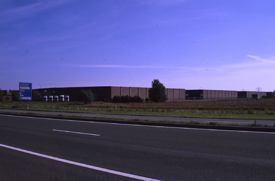 DIA44055 Loodsen op industrieterrein Halfweg; ca. 1999