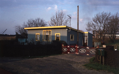 DIA44161 Noodwoning aan de Meeldijk; Februari 1982