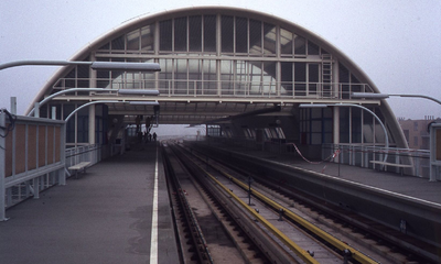 DIA44336 Proefrit met de nieuwe metro: metrostation Centrum; 24 april 1985