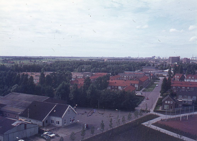 DIA44409 Zicht vanaf de Marrewijkflat op de bedrijven rond de Breeweg en Industriestraat; ca. 1969