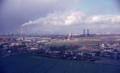 DIA44469 Het terrein van Baris en Van Hamburg, gezien vanaf de Marrewijkflat; ca. 1980