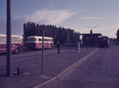 DIA44497 Busstation bij het vroegere tramstation; ca. 1969
