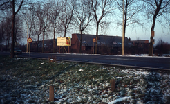 DIA44521 Woningen aan de Egelveen, gezien vanaf de Hekelingseweg; ca. 1978