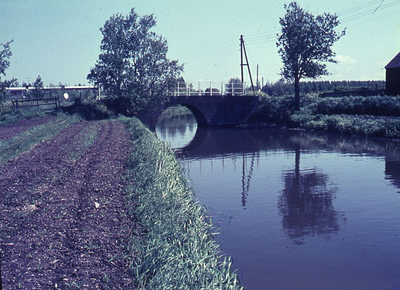 DIA44535 De Vierambachtenboezem met de Vierde Heulbrug; ca. 1969