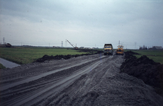 DIA44609 Aanleg van een nieuwe weg (locatie onbekend); ca. 1982