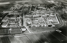 DIA44619 Luchtfoto van Spijkenisse: de wijken Schiekamp en Hoogwerf; ca. 1970