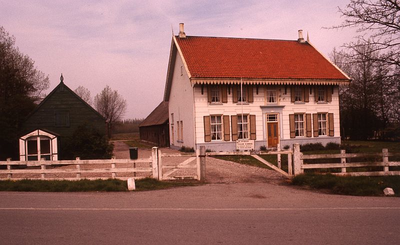 DIA69007 Kantoor van Openbaar Lichaam Rijnmond, later restaurant Partyboerderij de Zuidlandse Hoeve; 1973
