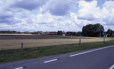 DIA69177 De Kerkweg, gezien vanaf de Drogendijk; ca. 1993