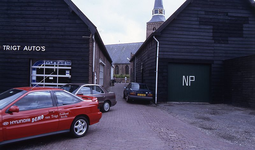 DIA69205 Kijkje in de Nijverheidsstraat: garage Van Trigt; ca. 1993