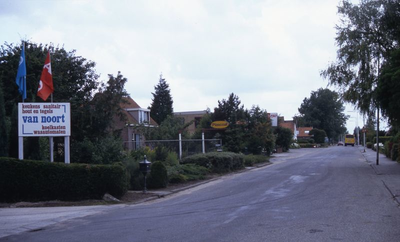 DIA69264 Bedrijven langs de Kerkweg (Van Noort); ca. 1993