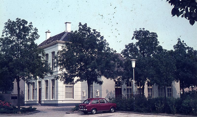 DIA69368 Het voormalige gemeentehuis van Zuidland; ca. 1982