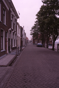 DIA70010 Kijkje op de Henri Fordstraat en de Dorpsstraat, met links het voormalige gemeentehuis; 1979