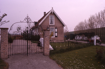DIA70022 Woning nabij de Brielse Maas; 1979