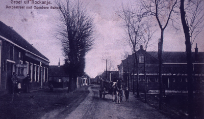 DIA_PB0043 Groet uit Rockanje: Dorpsstraat met openbare school; ca. 1930