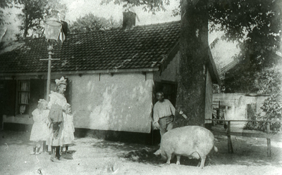 DIA_PB0110 De slagerij in Oostvoorne; ca. 1910