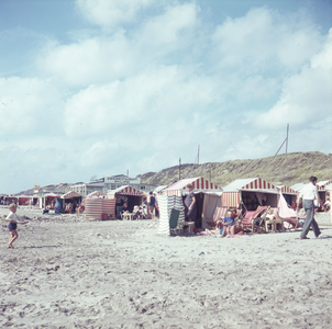 DIA_GF_1050 Tenten op het strand; 31 augustus 1962