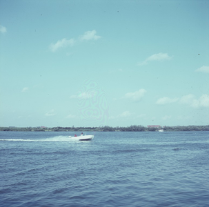 DIA_GF_1056 Speedboot op het Brielse Meer; 19 augustus 1962